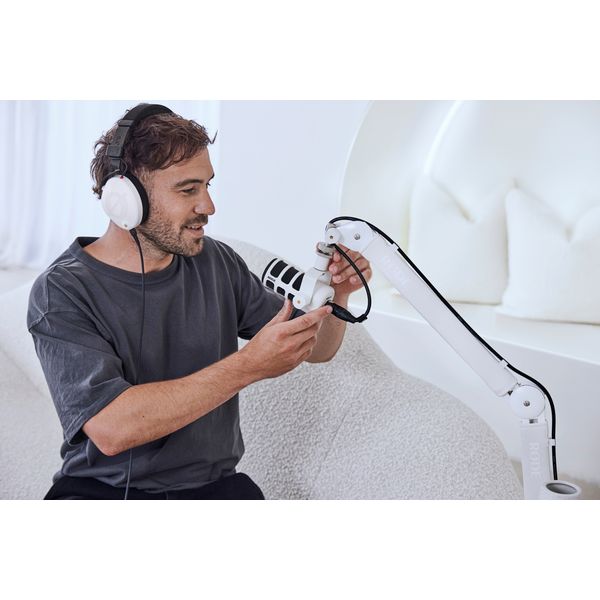 RØDE PodMic dinamikus broadcast és podcast mikrofon, fehér