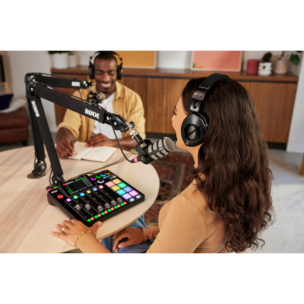 RØDECaster Pro II podcast és audio produkciós keverő, fekete