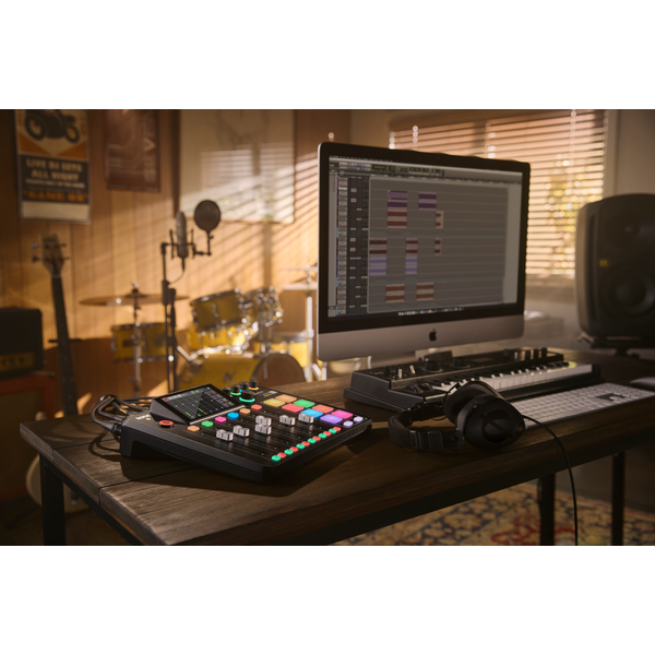 RØDECaster Pro II podcast és audio produkciós keverő, fekete