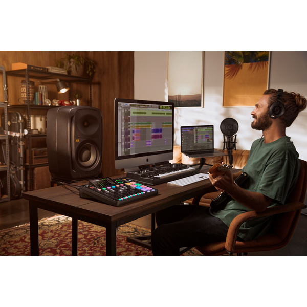 RØDECaster Pro II podcast és audio produkciós keverő, fekete