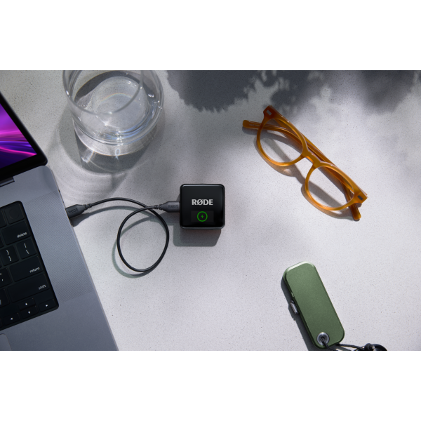 RØDE Wireless GO GEN3 Charge Case+ töltő és tartó tokkal csomagban, fekete