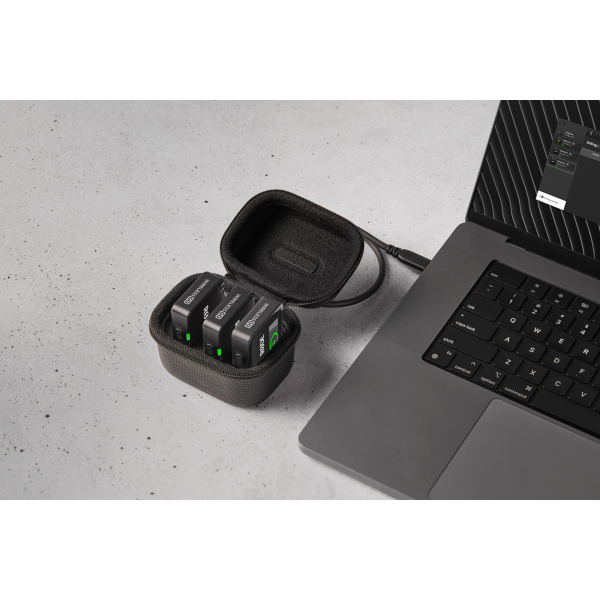 RØDE Wireless GO GEN3 Charge Case+ töltő és tartó tokkal csomagban, fekete