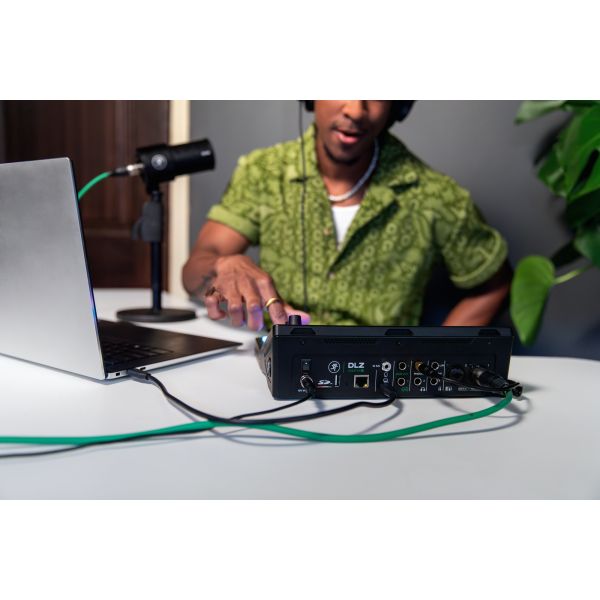 MACKIE DLZ Creator XS kompakt digitális tartalomkészítő és streaming keverő