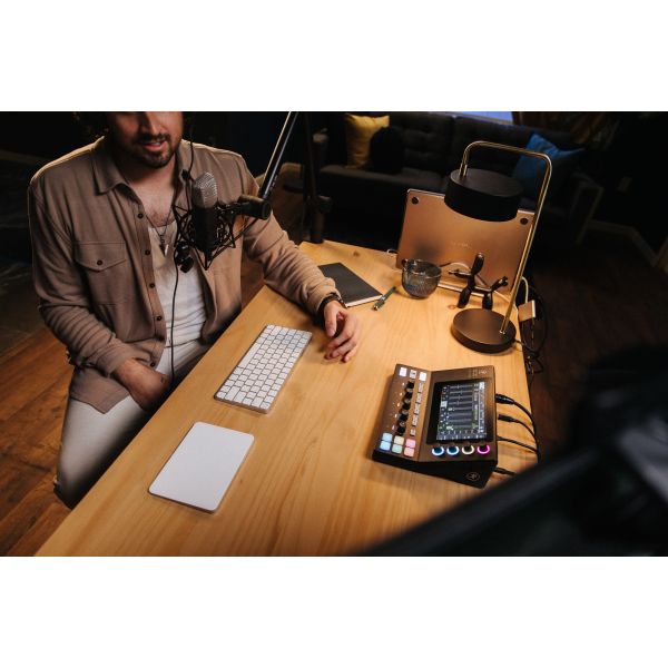 MACKIE DLZ Creator XS kompakt digitális tartalomkészítő és streaming keverő